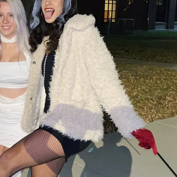 Fuzzy coat - Picture 3 of 3